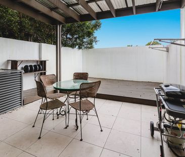 COMPLEX LIVING!!! Amazing Three (3) bedroom Townhouse in the Paddin... - Photo 4