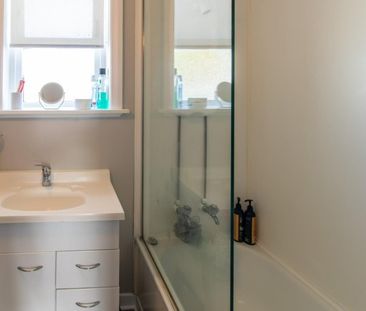 Sunny 2-3 Bedroom on Islington! - Photo 6