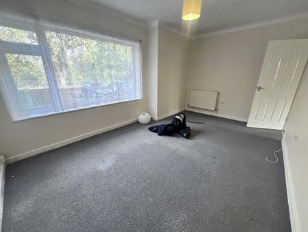 3 bedroom ground floor flat to rent - Photo 3