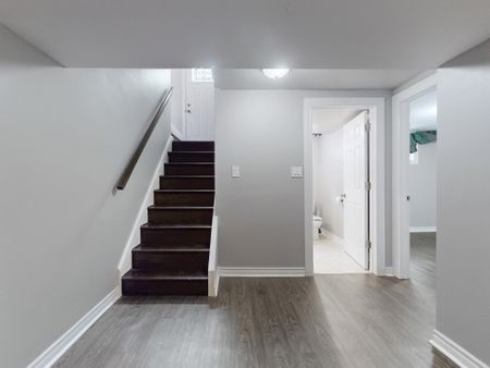 For Lease - 2098 Maplewood Drive, Burlington, Ontario - Photo 3