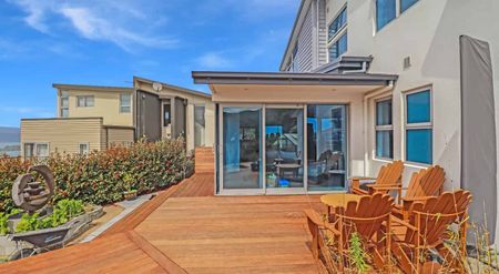 Immaculately presented executive four-bedroom family home - Photo 4