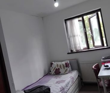 Room in a Shared House, Brownlow Road, E7 - Photo 1