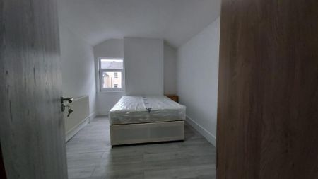 4 bedroom terraced house to rent - Photo 4