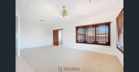 FAMILY ENTERTAINER WITH SWEEPING VIEWS OF THE LAKE - Photo 4