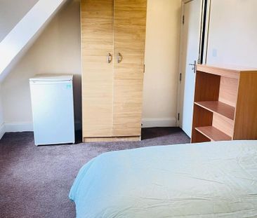 1 bedroom in a house share to rent - Photo 1