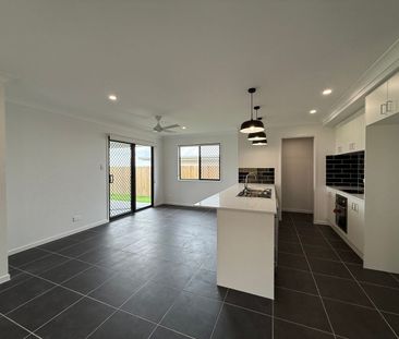 Brand New Spacious Open Plan Family Living in South Maclean - Photo 6