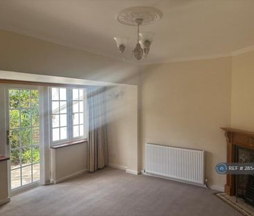 3 bedroom semi-detached house to rent - Photo 2