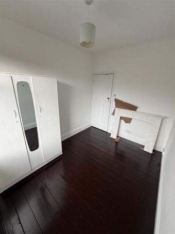 3 bedroom flat to rent - Photo 3