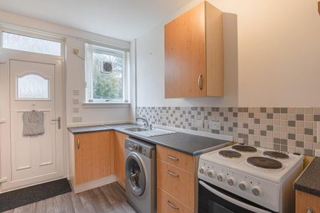 2 bedroom terraced house to rent - Photo 5