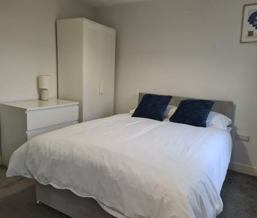 1 bedroom in a house share to rent - Photo 4