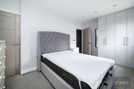 Elm Park, Stanmore - Photo 2