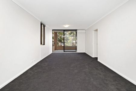Spacious Two Bedroom Unit in Prized Waterfront Location - Photo 4