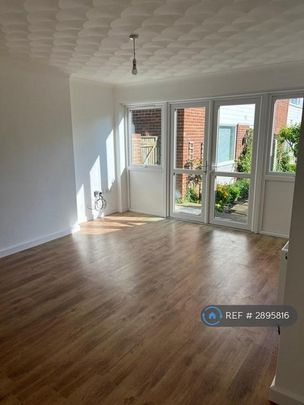 2 bedroom end of terrace house to rent - Photo 1