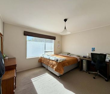 Homely Heaphy Living - Photo 6