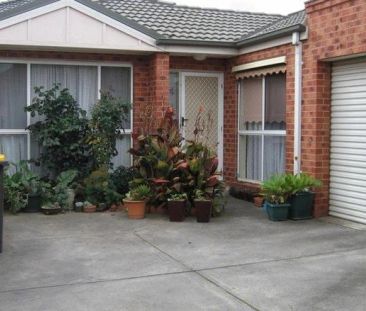 1/5 Malibu Mews, Chadstone VIC 3148 - House For Rent | Domain - Photo 3