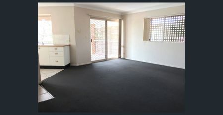 Top Floor 3 Bedroom Unit in Prime Location! - Photo 4