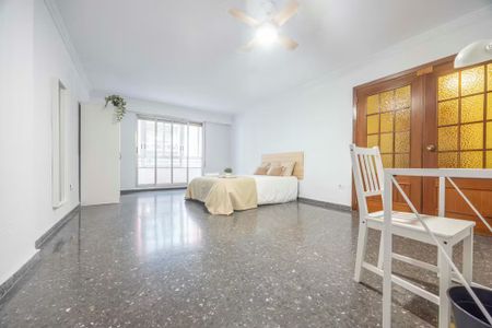 Carrer de Roís de Corella, Valencia, Valencian Community 46007 - Photo 2