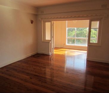 Elizabeth Bay - Photo 1