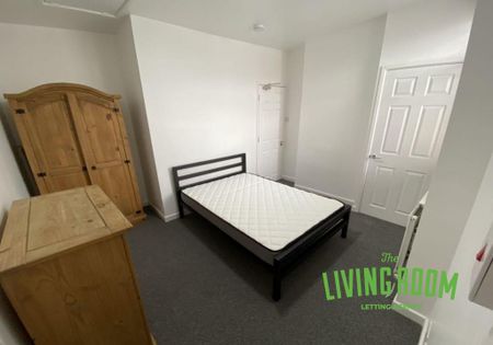 1 bedroom in a house share to rent - Photo 2