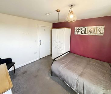 1 bedroom in a house share to rent - Photo 2