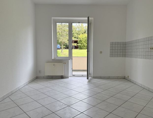 2-Raum • ruhige Lage • Chemnitz • mit Balkon • viel Grün • Laminat • Tageslichtbad • Anmieten! - Photo 1