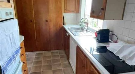 Hill Park Beauty - Photo 2