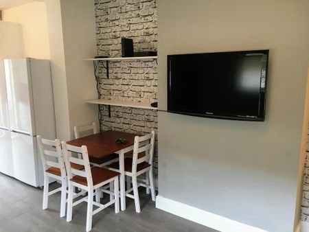 5 bedroom house of multiple occupation to rent - Photo 3