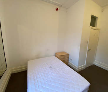 Flat 1, 6 Chestnut Avenue, LS6 1BA, Leeds - Photo 2