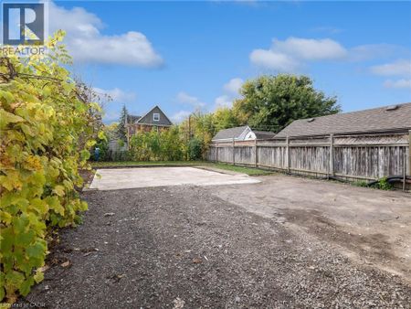 7 MAITLAND Street Unit# UPPER, Thorold, Ontario, L2V3A4 - Photo 4