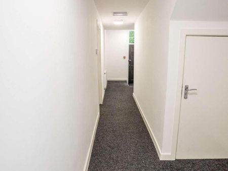 13 bedroom house of multiple occupation to rent - Photo 5