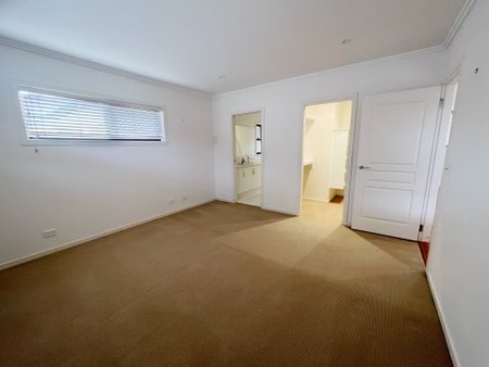 Modern 3-Bedroom Home in Central Ballina - Photo 5