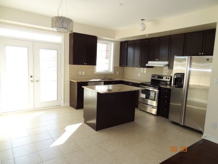 For Lease - 15 Cathedral High Street, Markham, Ontario - Photo 3