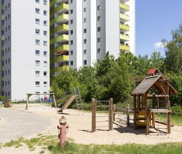 Weitblick: Helle 3 Zimmerwohnung mit Balkon - Photo 1