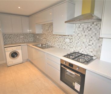 2 bedroom end of terrace house to rent - Photo 3