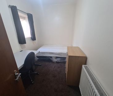 6 Bed - 27 Regent Terrace, Hyde Park, Leeds - LS6 1NP - Student - Photo 4