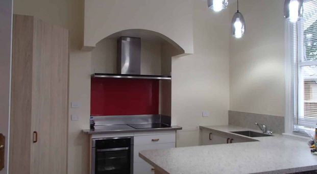 THREE BEDROOMS, STUDENTS - PROFESSIONALS - Photo 1
