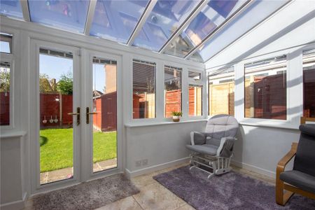 3 bedroom semi-detached house to rent - Photo 3