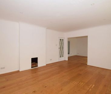 3 bedroom detached bungalow to rent - Photo 1