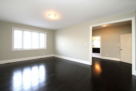 For Lease - 486 Hidden Trail, Oakville, Ontario - Photo 2