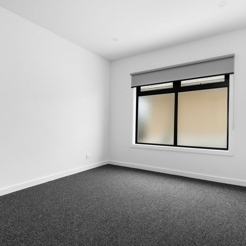 Contemporary Coastal Perfection - Photo 1