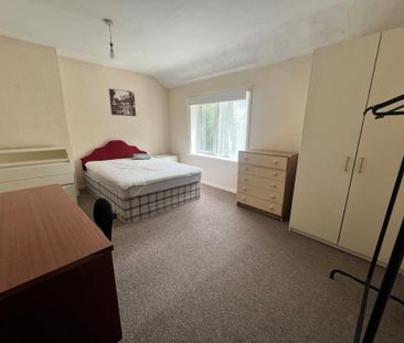 4 bedroom semi-detached house to rent - Photo 3