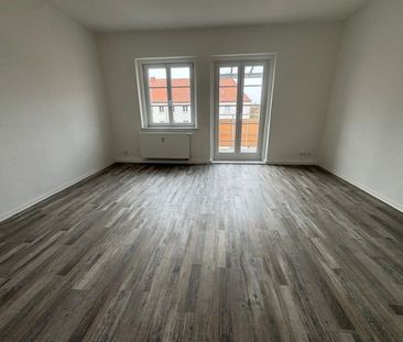 Ein tolles Wohlgefühl in dieser 3-Raum-Wohnung - mit EBK und Balkon - Foto 1