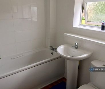 1 bedroom in a house share to rent - Photo 2