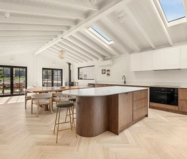 Come for the views, stay for the captivating design - Photo 6