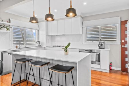 Beautifully Renovated Clayfield Home with Dual Living & Entertainer's Appeal - Photo 3