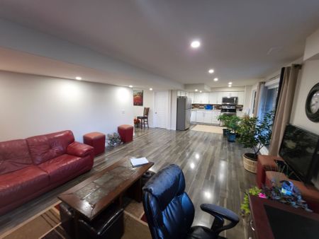 For Lease - 7879 Buckeye Crescent Unit# Lower, Niagara Falls, Ontario - Photo 3