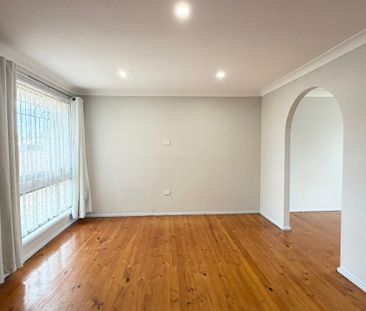 Comfort, Space & Convenience - Perfect Family Home in St Johns Park! - Photo 4