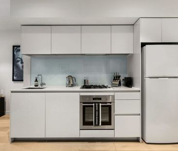 Sleek Urban Living in the Heart of Prahran's Vibrant Lifestyle Hub - Photo 6