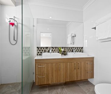 14 Bearsden Street, Spring Mountain QLD 4300 - House For Rent | Domain - Photo 4