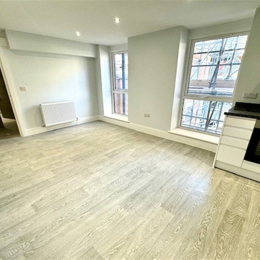Clarendon Apartments, Canal Walk, SO14 - Photo 1